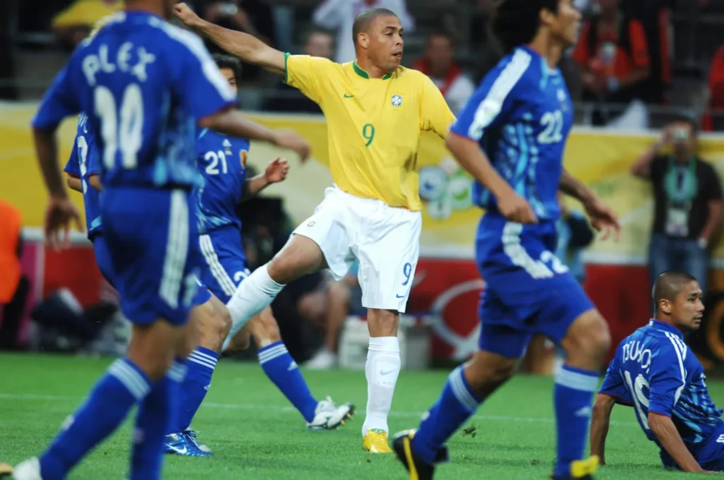 Ronaldo marca contra Japão