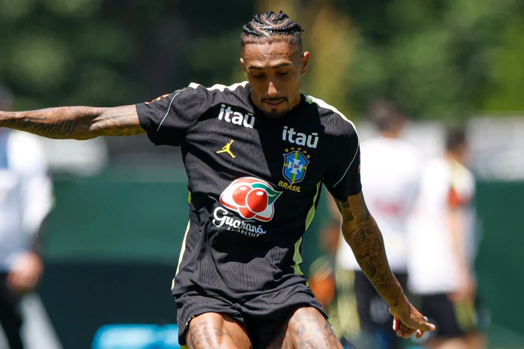 Raphinha fora do jogo