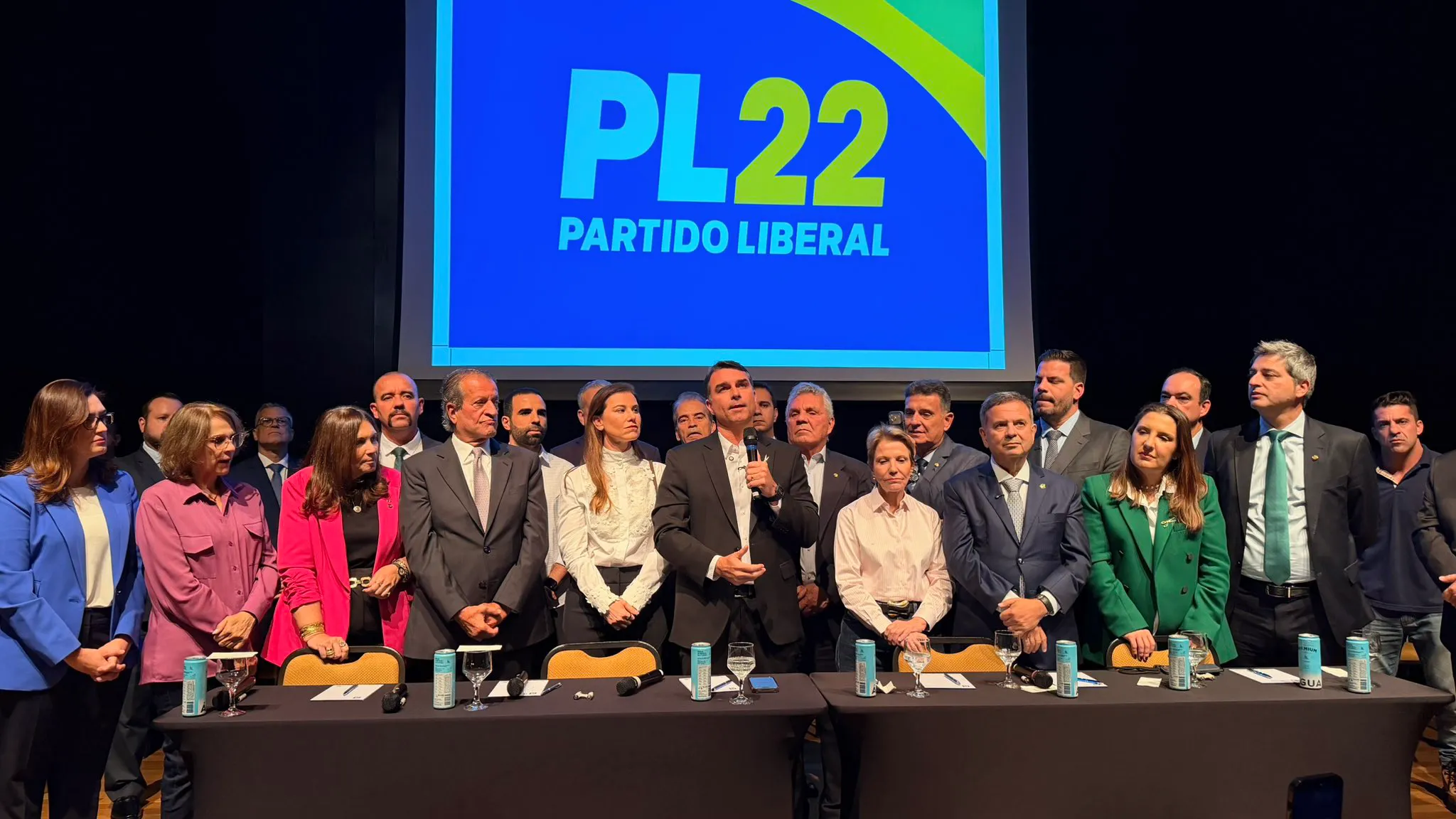 Flavio Bolsonaro anuncia seu vice