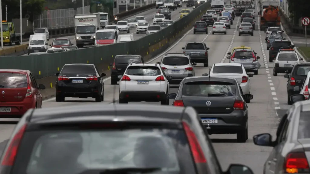 carro com adesivo de campanha eleitoral