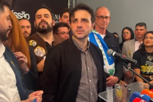 Comício de Renan Santos, em Curitiba