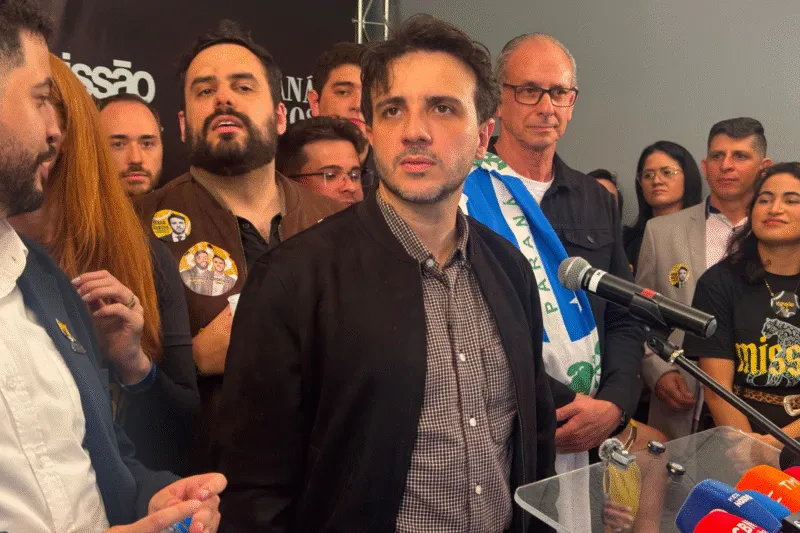 Comício de Renan Santos, em Curitiba