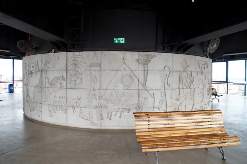 Painel de Poty Lazzarotto, na Torre Panorâmica de Curitiba